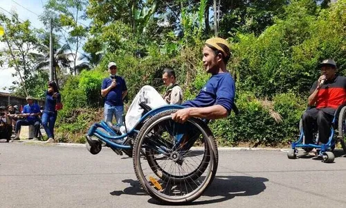 Difabel Boyolali Gelar Lomba Jumping Kursi Roda, Begini Keseruannya