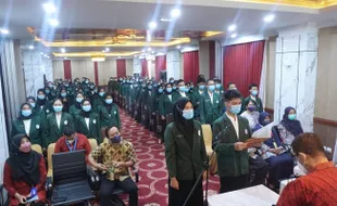 119 Mahasiswa Program Studi D3 Farmasi Politeknik Indonusa Solo Diambil Sumpah