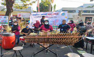 Puncak Dies Natalis ke-20, Politeknik Indonusa Solo Gelar Jalan Sehat