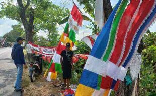 Curhat Penjual Bendera di Klaten, Pembeli Sering Ngawur saat Menawar