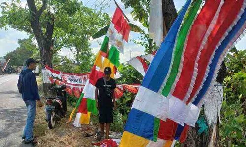 Curhat Penjual Bendera di Klaten, Pembeli Sering Ngawur saat Menawar