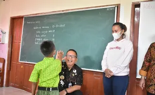 Sedih! Tidak Punya Seragam, Gibran Enggan Masuk Sekolah