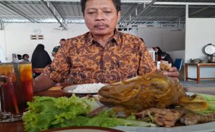 Ingin Rasakan Tengkleng Kepala Kambing Utuh di Sragen, Segini Harganya