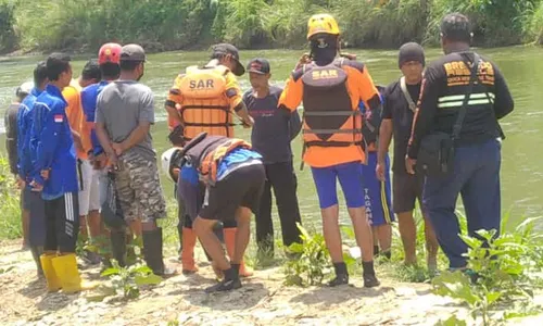 ABG Terjun dari Jembatan Tangkisan Tawangsari, Tim SAR Lakukan Penyisiran