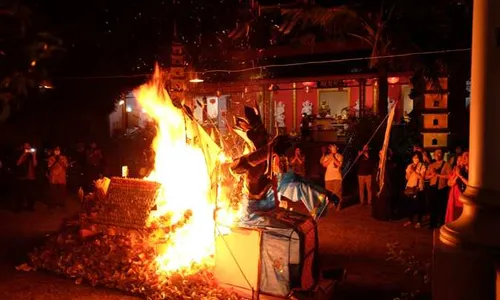 Nama Leluhur hingga Hewan Piaraan Dibakar saat Ritual di Vihara Lotus Solo