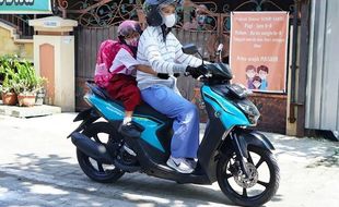 Cara Aman Antar Jemput Anak Sekolah Naik Motor