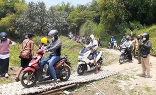 Ramai Dilewati, Pengguna Jembatan Sasak Capai Ribuan dalam Sehari