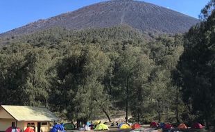 Gunung Semeru Keluarkan Awan Panas Guguran Sejauh 1,5 Kilometer