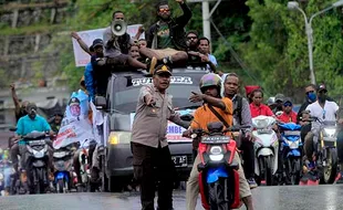 Aksi Bela Gubernur Papua Lukas Enembe, Ribuan Pendukung Turun ke Jalan