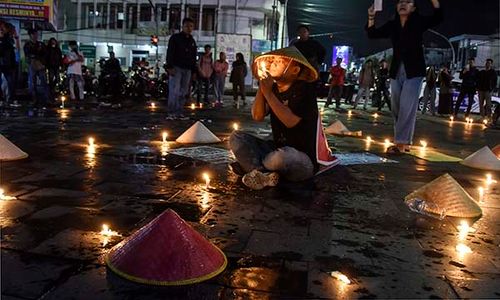 Aksi Tasik Kelabu, Mahasiswa Nyalakan 1.000 Lilin Tolak Kenaikan Harga BBM