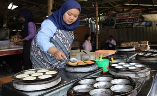 Jelang Yaa Qawiyyu di Jatinom Klaten, Pedagang Apam Dadakan Mulai Bermunculan