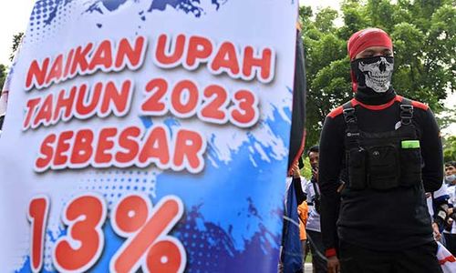 Sampaikan 3 Tuntutan, Buruh Unjuk Rasa di Depan Balai Kota DKI Jakarta