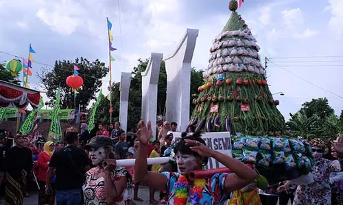 Potret Meriahnya Tradisi Grebeg Apam Solo, 1.000 Apam Ludes Diperebutkan Warga