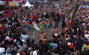 Ribuan Warga Tumpah Ruah Saksikan Kirab Reog di Klaten, Begini Kemeriahannya