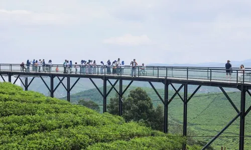 Nimo Highland, Wisata Hits di Bandung yang Mirip Santorini Yunani