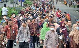 Sambut Hari Batik, Ribuan ASN Promosikan Batik Jambi sebagai Kain Wastra