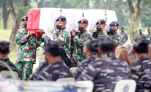 Pilot & Kopilot Pesawat Bonanza TNI AL Dimakamkan Berdampingan di Makam Bahagia