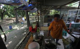 Pasar Tradisional Tujuan Relokasi Sepi, Nasib PKL TSTJ Solo Belum Jelas