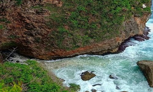 Pantai Banyutowo Paranggupito Wonogiri, Tempat Bertemunya Air Sungai dan Laut