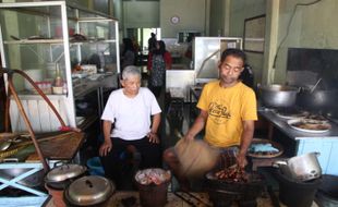 Keistimewaan Satai Pak Kamto Jatinom Klaten, Daging Empuk dan Bumbu Meresap