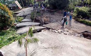 Bikin Retak-Retak, Begini Proses Tanah Bergerak Likuifaksi