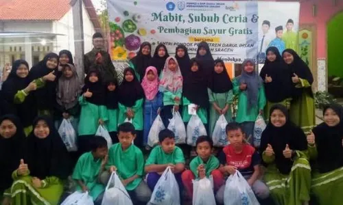 Santri Ponpes SMP Dimsa Terjun ke Masyarakat, Berbagi Sayuran & Hidupkan Masjid