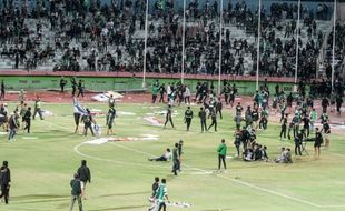 Persebaya Dikalahkan Rans 1-2, Bonek Mengamuk di Stadion Gelora Delta Sidoarjo