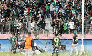 Bonek Kecewa Persebaya Kalah Lagi, Aji Santoso Siap Tanggung Jawab