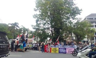 Demo di Bundaran Gladak Solo, Massa Minta Kenaikan Harga BBM Dibatalkan