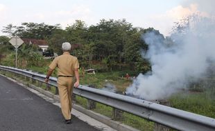 Cegah Kecelakaan Beruntun Seperti di Brebes, Ganjar Matikan Api di Tol Bawen