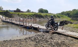 Jembatan Sasak Mojolaban, Jalur Alternatif Senilai Rp2.000 untuk Pemotor