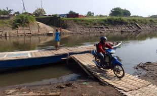 Lebih Cepat dan Murah, Jembatan Sesek di Bengawan Solo Jadi Pilihan Warga