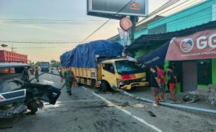 Kecelakaan Beruntun Libatkan 3 Kendaraan Terjadi di Madiun, 2 Orang Meninggal