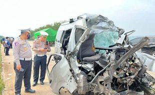 Minibus Kecelakaan di Tol Batang Ternyata Mobil Travel