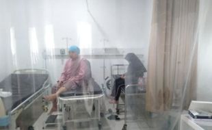 Keracunan Gas Klorin, Puluhan Warga Karawang Dibawa ke RS & Klinik Desa