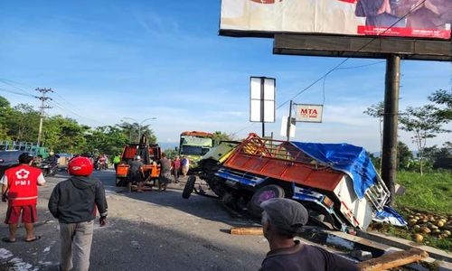 Truk Muatan Kelapa Seruduk Sepeda Motor di Salatiga, Tiga Orang Meninggal