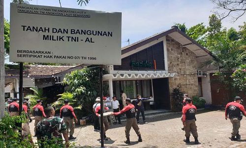 Sengketa Lahan, Lanal Semarang Keluarkan Meja & Kursi Restoran Basilia