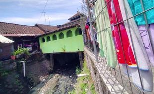 Berdiri di Atas Kali Tegalkonas, Masjid di Kedunglumbu Solo bakal Dipindah