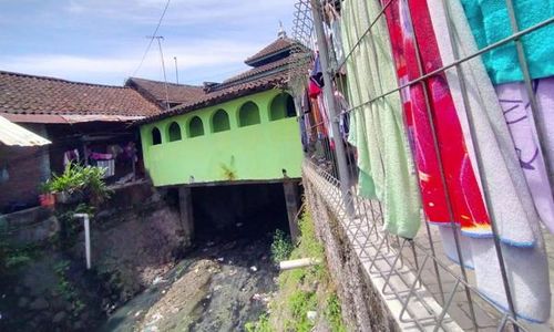 Berdiri di Atas Kali Tegalkonas, Masjid di Kedunglumbu Solo bakal Dipindah