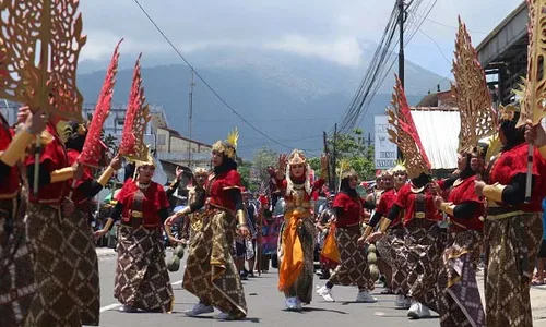 Tari Kecak & Penari Pendet Meriahkan Merti Desa di Bandungan Semarang