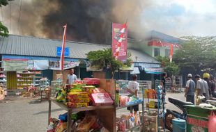 Pasar Dungus Madiun Terbakar, Pedagang Selamatkan Barang Dagangan