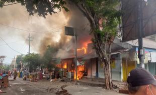 Pasar Dungus Madiun Kebakaran Hebat Minggu Siang