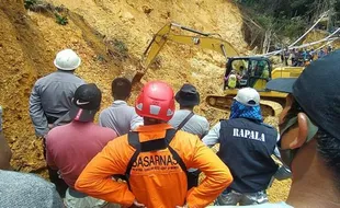 5 Penambang Emas Terkubur Hidup-hidup Akibat Tanah yang Digali Longsor