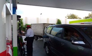 Pengendara Mobil di Solo Masih Bisa Beli Pertalite Tanpa MyPertamina