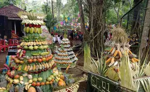 Tradisi Bersih Kali dengan Gunungan Sayur dan Buah-Buahan di Sidomulyo Boyolali