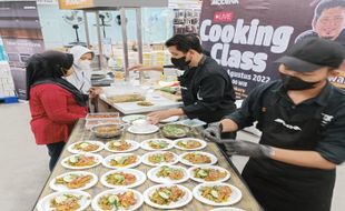 Populerkan Citarasa Lokal, Modena Gelar Semarak Merdeka Cooking Demo