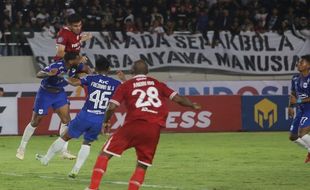 Pesan Kemanusiaan Suporter Persis Solo: Stay Strong Sleman Fans