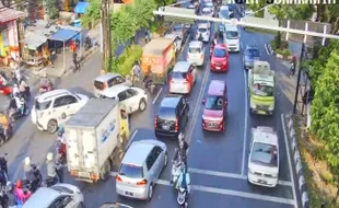 Walah, Kawasan Depan UNS Solo Macet setelah Jembatan Mojo Ditutup