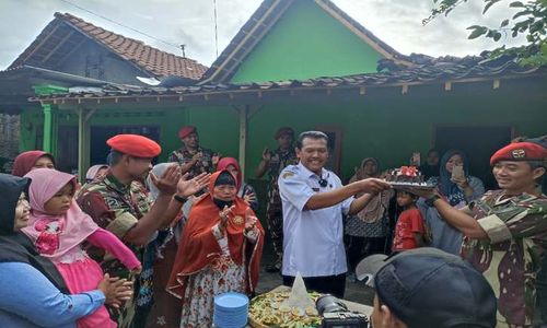 HUT TNI, Dangrup 2 Kopassus Hadiahi 2 Warga Sukoharjo Hasil Perbaikan RTLH