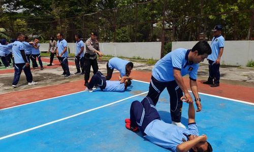 Seratusan Petugas LP Sragen Berlatih Teknik Lumpuhkan Napi